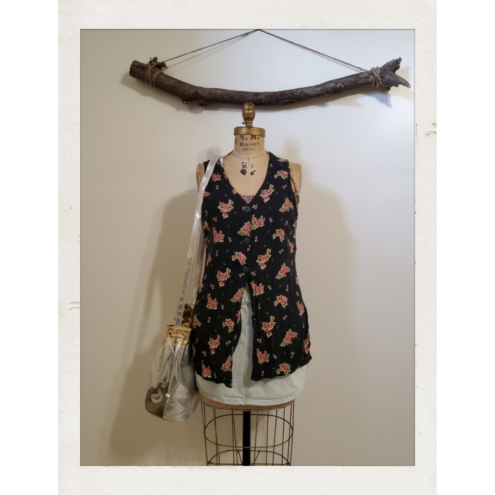 ✨BOGO FREE✨ Hana| Floral Pink Black Coverup Boho Cottage Button Up Vest - Picture 1 of 1